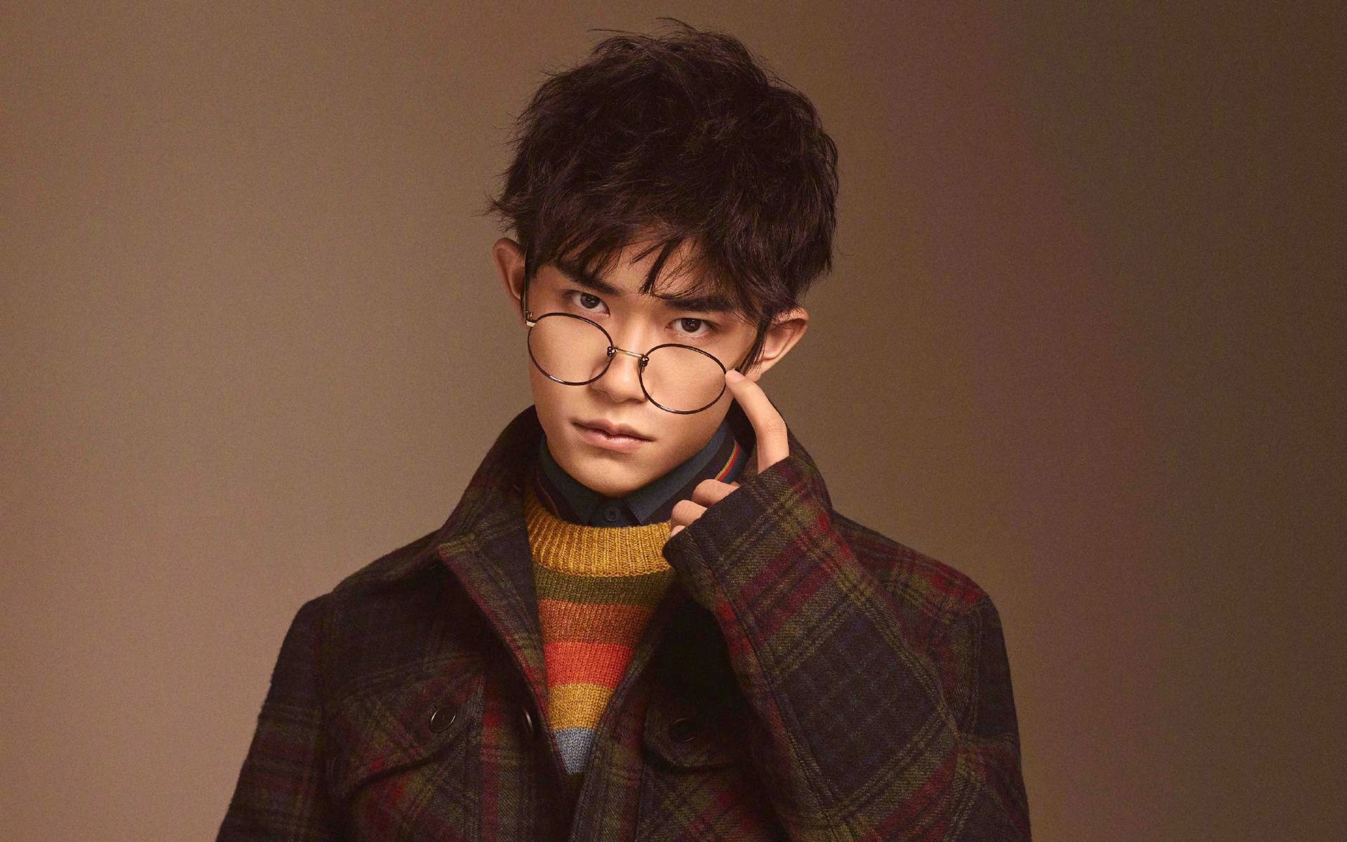 九游娱乐(jiuyou)官方网站-全球车迷狂欢夜：F1赛场现场直击，f1汽车比赛